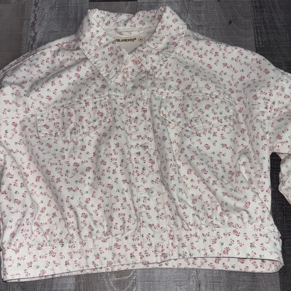 💐Blank NYC White Floral Jean Jacket - Picture 2 of 9